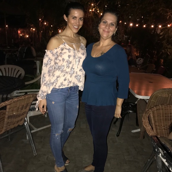 Meet your Posher, Lizz - Picture 3 of 3